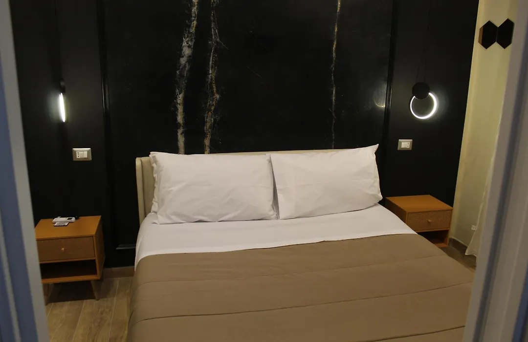 BlackWoody Contemporary Rooms - Napoli Centro Storico Via Toledo-1