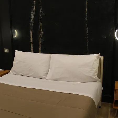 BlackWoody Contemporary Rooms - Napoli Centro Storico Via Toledo-2